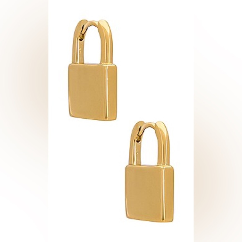 Revolve Petit Moments Lock Huggies